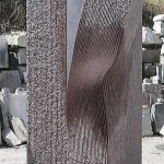 230×140×175cm　赤御影石