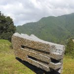 110×265×75cm　白御影石