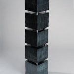 125×25×25cm　黒御影石、ステンレススチール、金箔