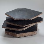 25×46×44cm　六方石、金箔