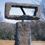 275×225×90cm　黒御影石