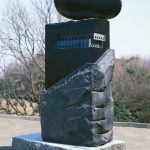 245×160×94cm　御影石