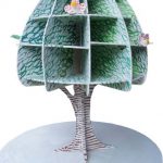 270×150×150cm　テラコッタ、合板に彩色