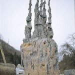 380×170×100cm　安山岩