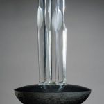 130×85×44cm　ガラス、御影石