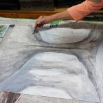 左右逆になることをイメージして工スキース を元に直接版に描く。