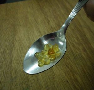 にかわの粒