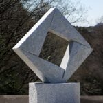 　246×206×106cm　花崗岩