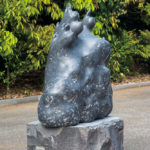 104×95×55cm　黒御影石