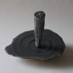 24×28×23cm　黒御影石、伊達冠石、金箔