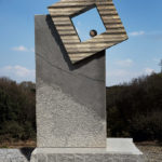 238×130×105cm　花崗岩