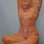 第96回2022 それを脱ぎ去り進むとき 76x50x52cm テラコッタ