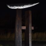 第96回2022 月が眠る山2022-Ⅰ　 220x130x50cm 木／金箔・銀箔