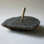 16×31×25cm　伊達冠石、真鍮