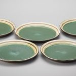 二俣勝之助（陶） 工芸部奨励賞 緑釉指描組平皿 28.0×28.0×3.5　5枚組