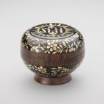 小島紗和子（木・漆） 螺鈿聖餅箱　10×10×8