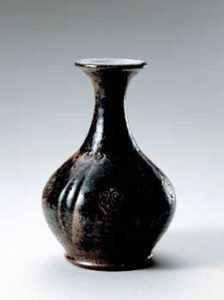 舩木道忠 鉄釉押文瓶 日本民芸館蔵