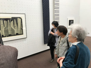 現代と太古の豊かなハーモニーのある木版画